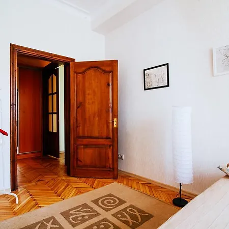 Apartment On Nezavisimosti 12